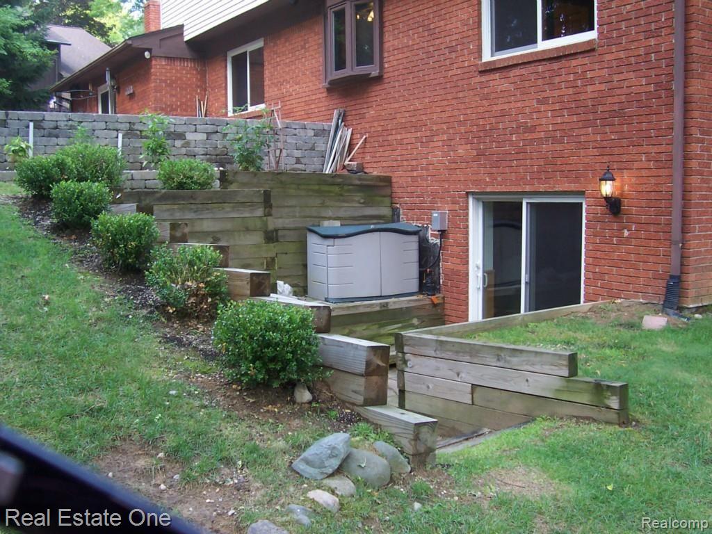 5735 Becker Drive Rochester, MI 48306 - Photo 37 of 39 050.jpg