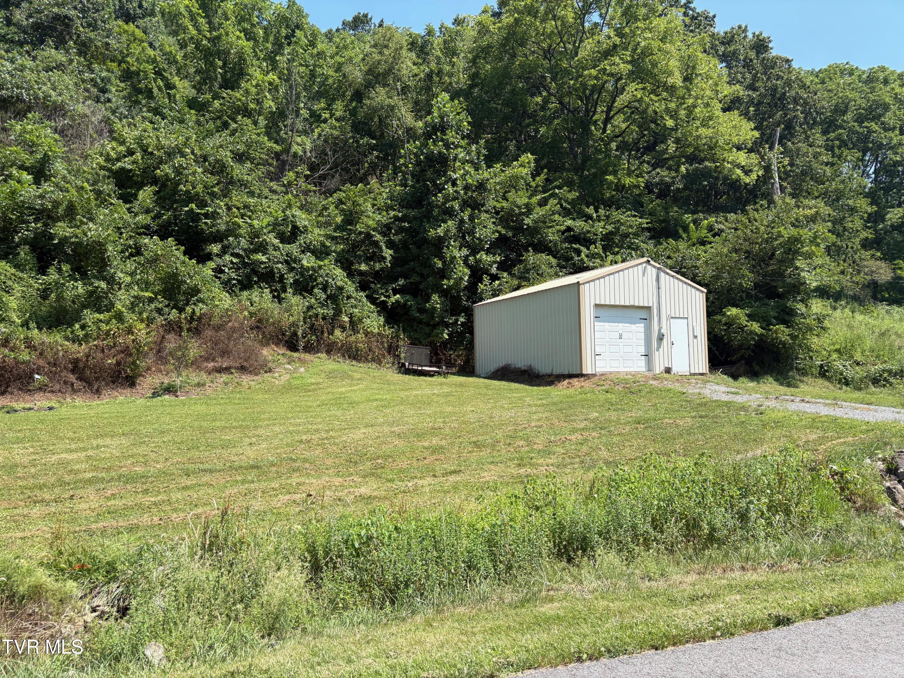 4195 Walker Mountain Road Bristol, VA 24202 - Photo 31 of 33 IMG_4633