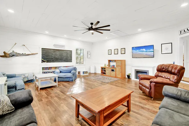 $750,000 | 115 Steves Place, Crestview, FL 32536