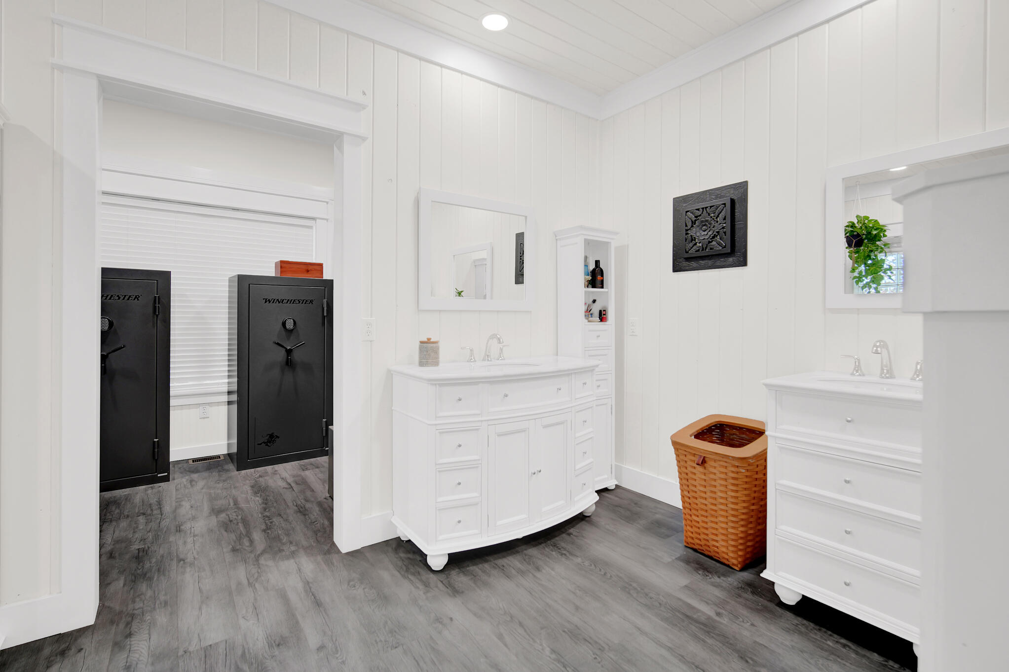 115 Steves Place Crestview, FL 32536 - Photo 27 of 66 a hallway with cabinets and wooden floor