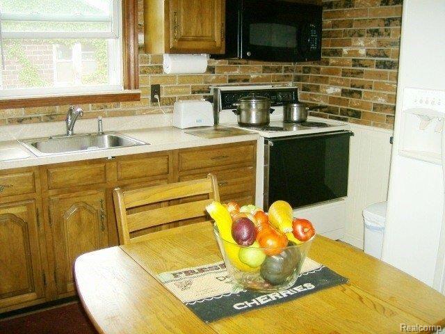 16348 Frazho Road Roseville, MI 48066 - Photo 8 of 25 KITCHEN VIEW.JPG