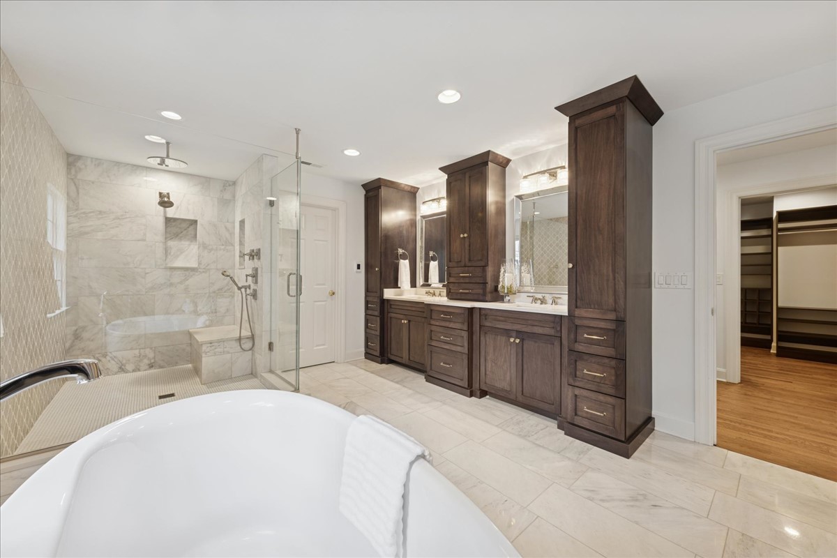 628 South County Line Road Hinsdale, IL 60521 - Photo 19 of 34 a bathroom with a sink a toilet a mirror and shower