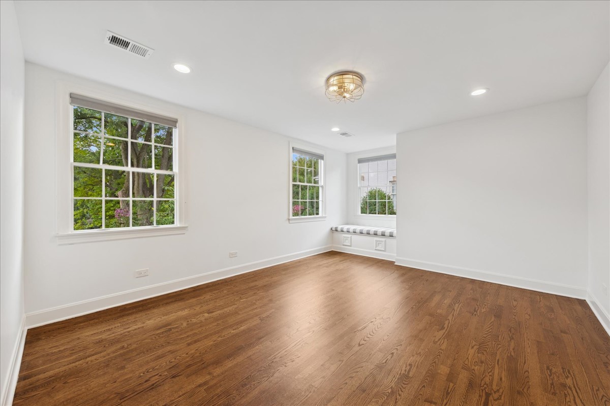 628 South County Line Road Hinsdale, IL 60521 - Photo 21 of 34 an empty room with wooden floor and windows