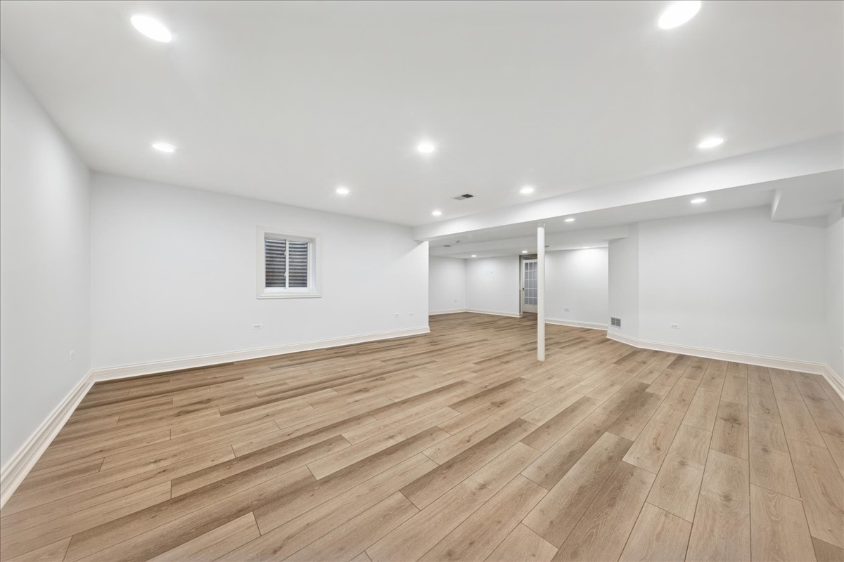 628 South County Line Road Hinsdale, IL 60521 - Photo 28 of 34 a view of empty room with wooden floor