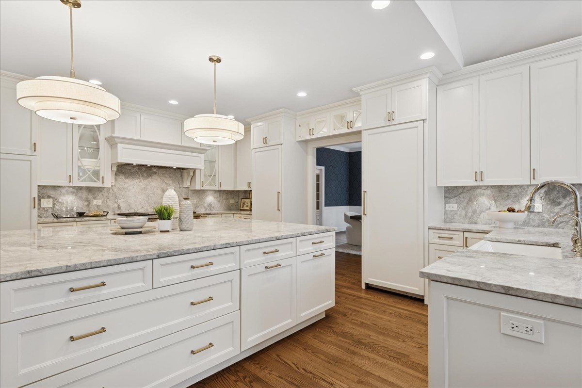 628 South County Line Road Hinsdale, IL 60521 - Photo 9 of 34 a kitchen with kitchen island granite countertop a sink a center island and cabinets