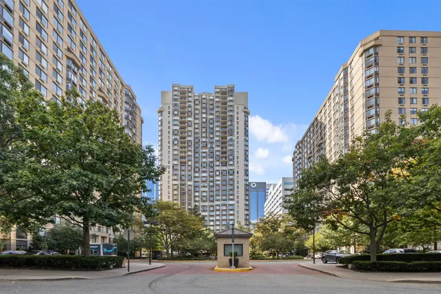 $2,900 | 45 River Drive South, Unit 1615, Jersey City, NJ 07310