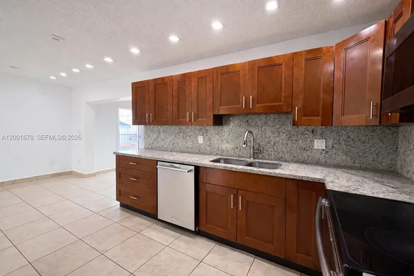 $4,500 | 1220 Southwest 78th Avenue, Miami, FL 33144