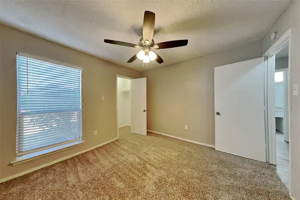 a view of a livingroom with a ceiling fan