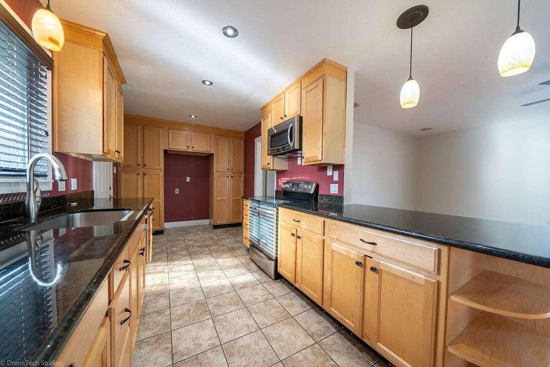 488 Rome Avenue Redding, CA 96001 - Photo 5 of 43 32