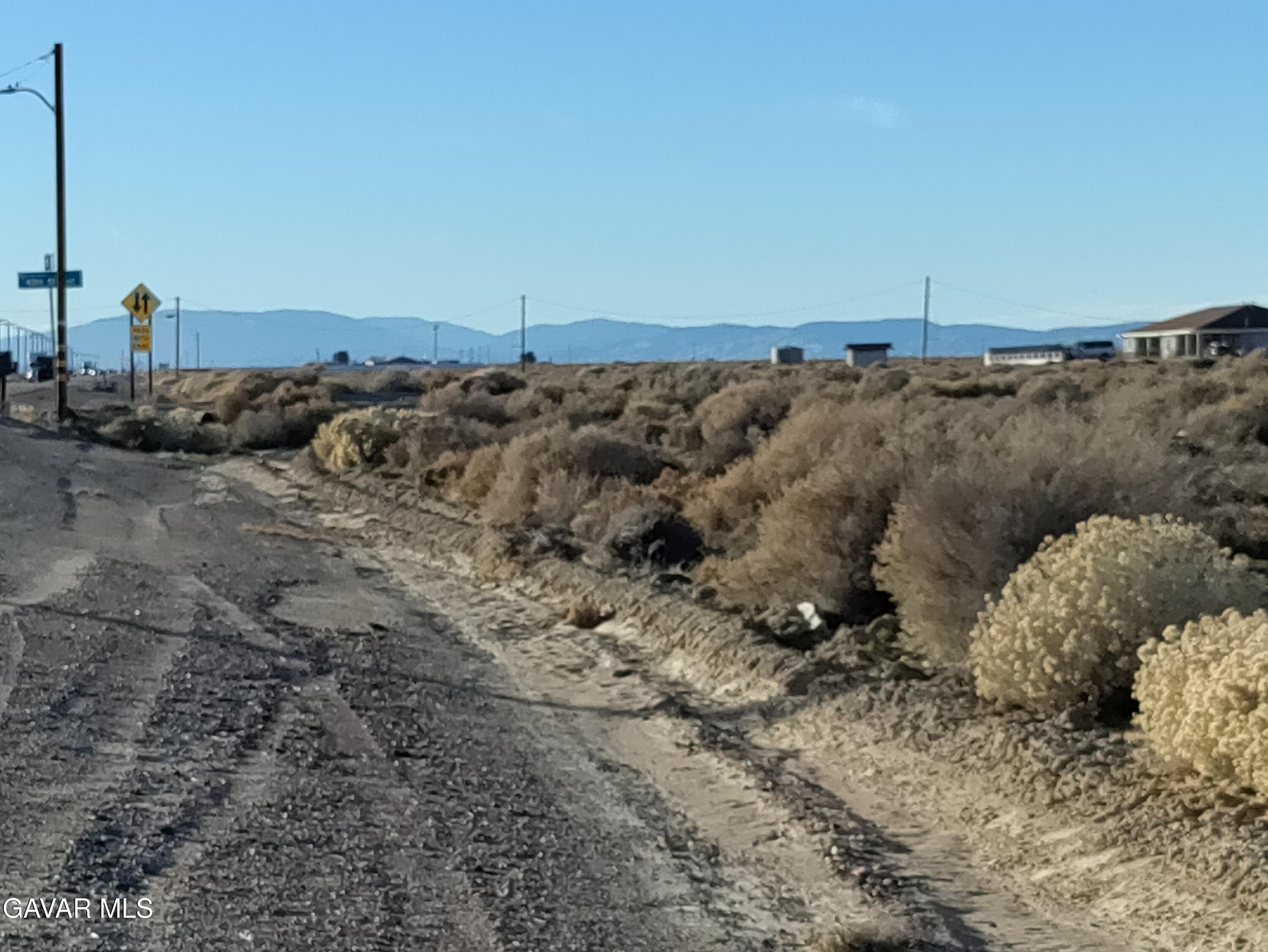 40 Stw Lancaster, CA 93536 - Photo 4 of 6 a view of a dry field with trees in it