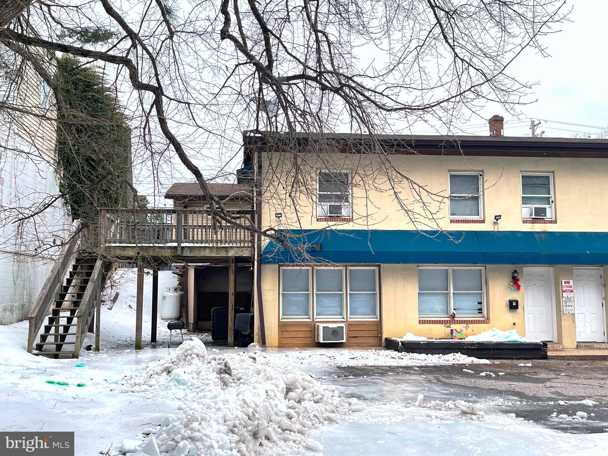 2BR 2nd floor apartment w/large deck