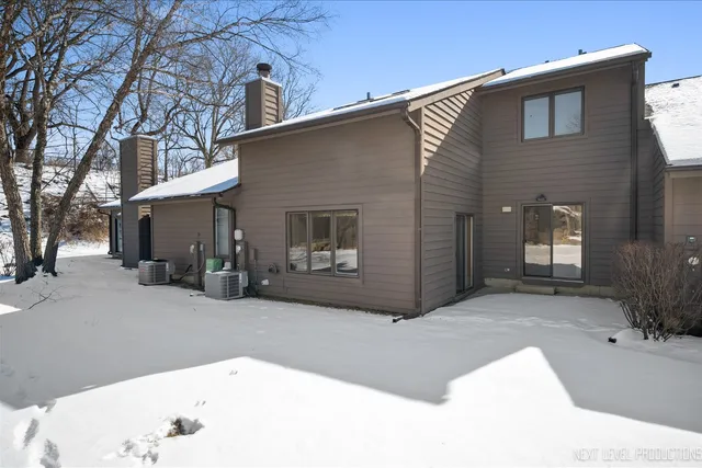 $3,200 | 114 Elmtree Court, Unit 114, St. Charles, IL 60174