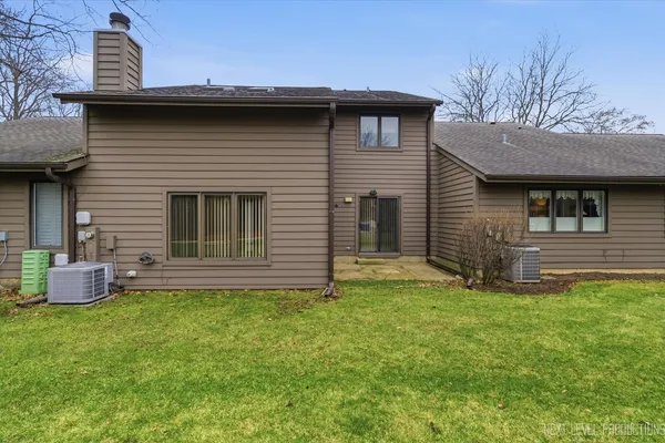 $2,995 | 114 Elmtree Court, Unit 114, St. Charles, IL 60174