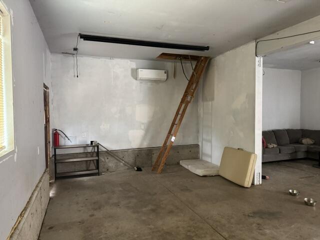 17205 Rising Ridge Lane Cottonwood, CA 96022 - Photo 8 of 25 Garage