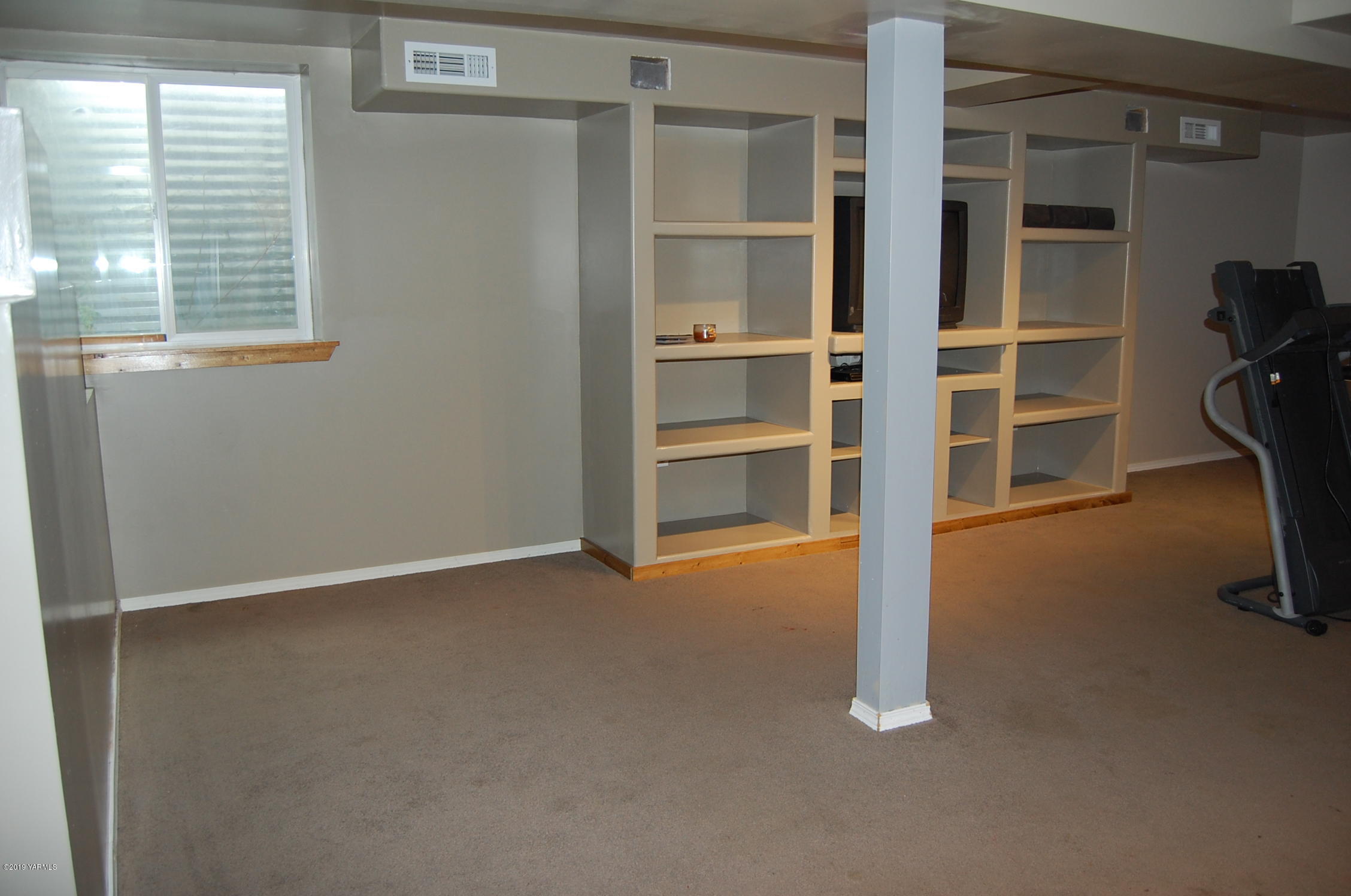 15021 Douglas Road Yakima, WA 98908 - Photo 21 of 35 a view of an empty room with a window
