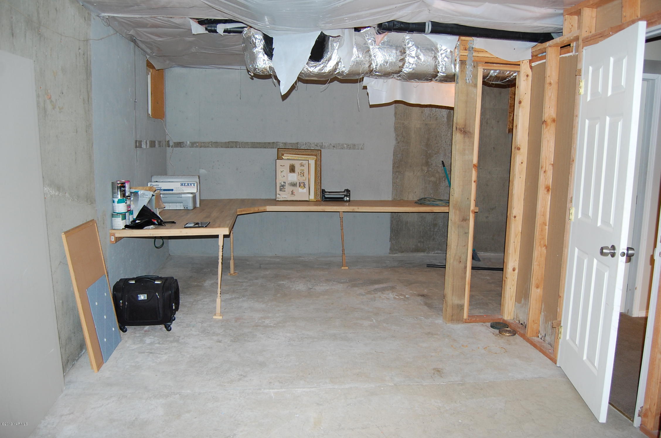 15021 Douglas Road Yakima, WA 98908 - Photo 25 of 35 a room with cabinets and a chandelier