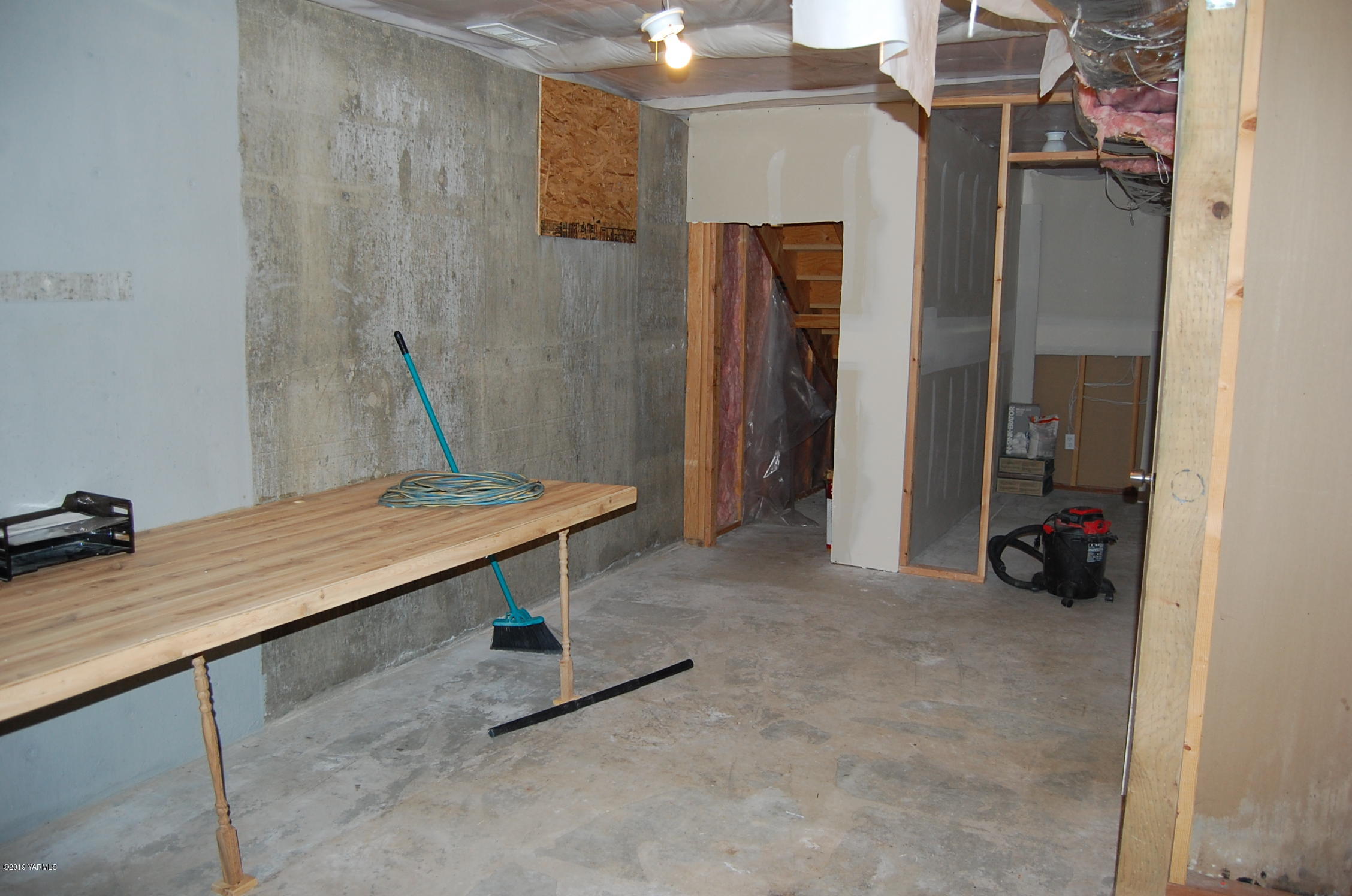 15021 Douglas Road Yakima, WA 98908 - Photo 27 of 35 a view of workspace with mirror