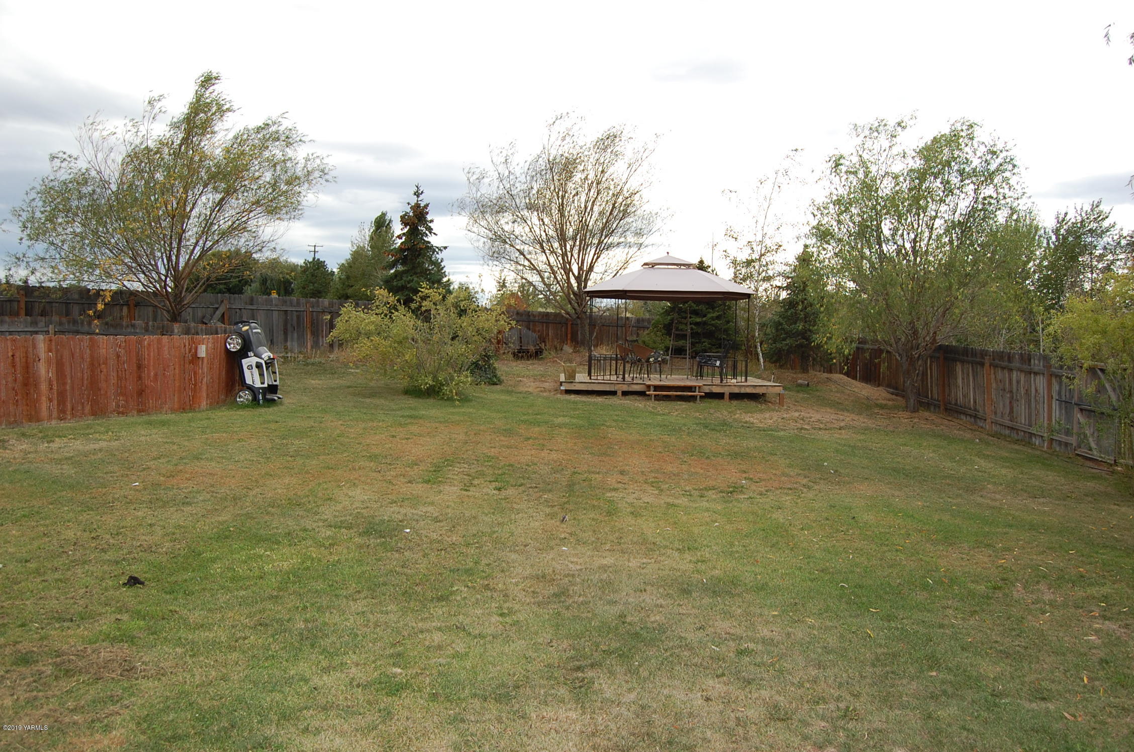 15021 Douglas Road Yakima, WA 98908 - Photo 32 of 35 a view of a yard with an outdoor space