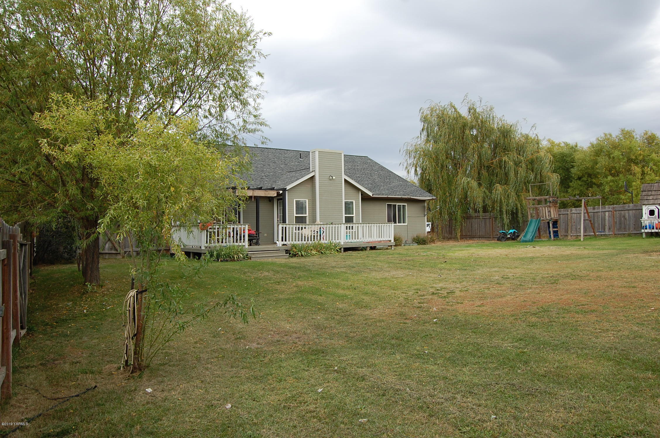 15021 Douglas Road Yakima, WA 98908 - Photo 33 of 35 a view of a house with backyard and trees