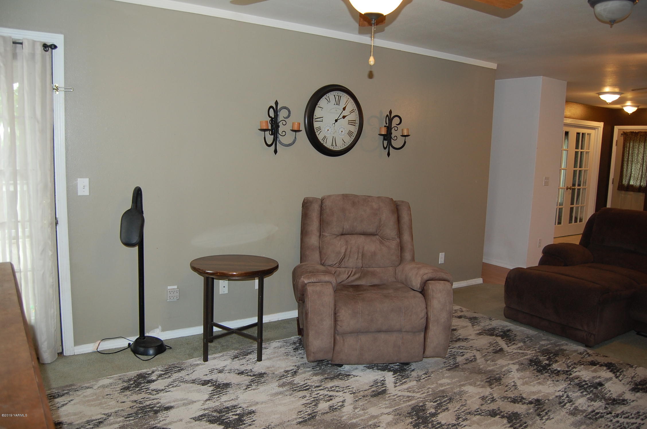 15021 Douglas Road Yakima, WA 98908 - Photo 5 of 35 a living room with furniture a clock and a rug