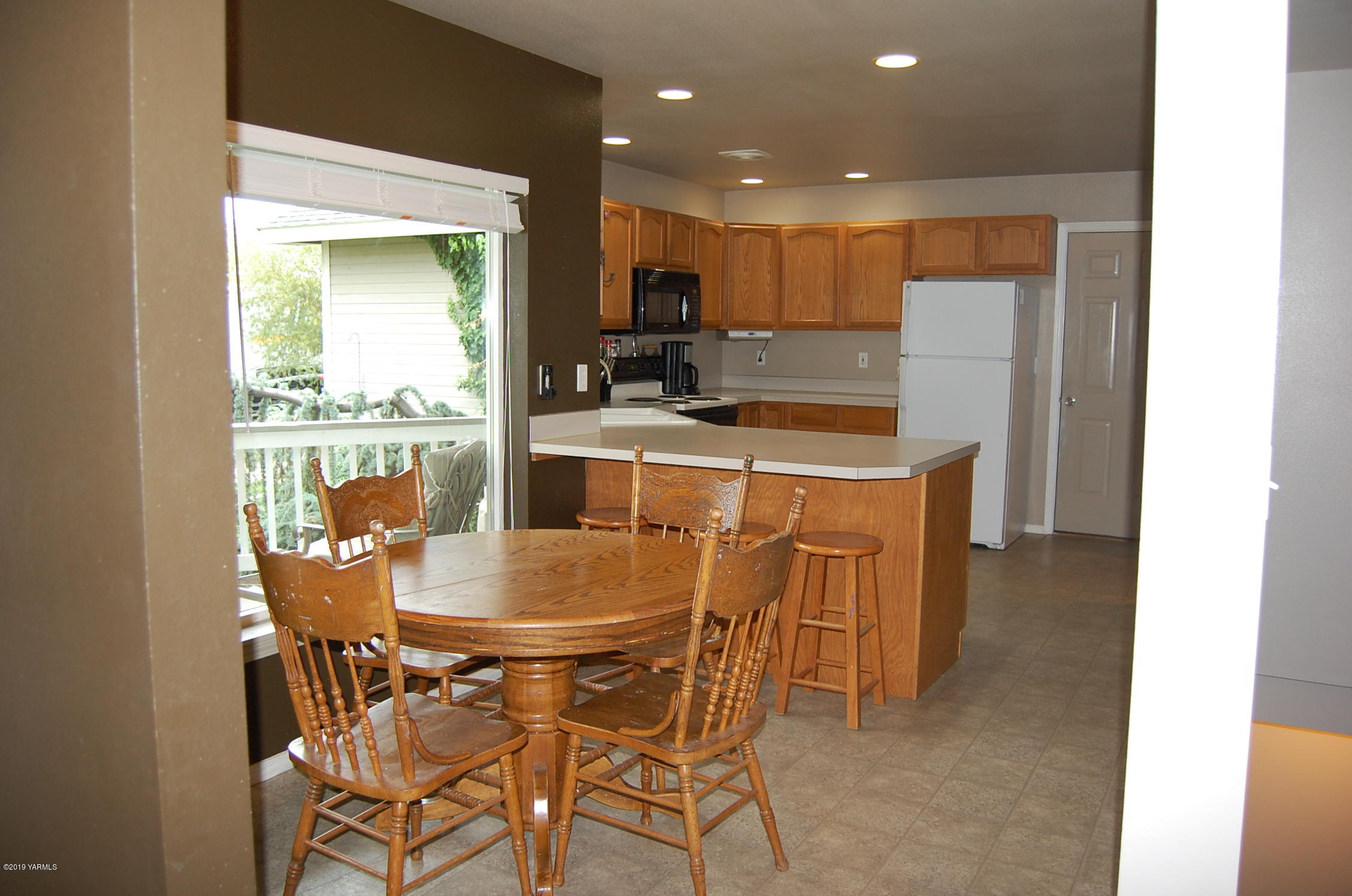 15021 Douglas Road Yakima, WA 98908 - Photo 7 of 35 a dining room with furniture and a kitchen view
