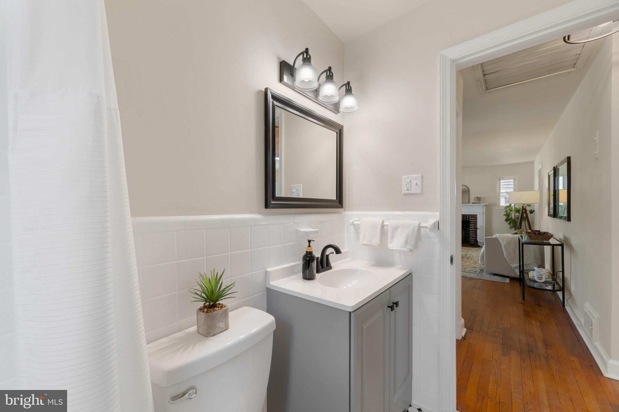 10205 Douglas Avenue Silver Spring, MD 20902 - Photo 17 of 40 Full Bathroom