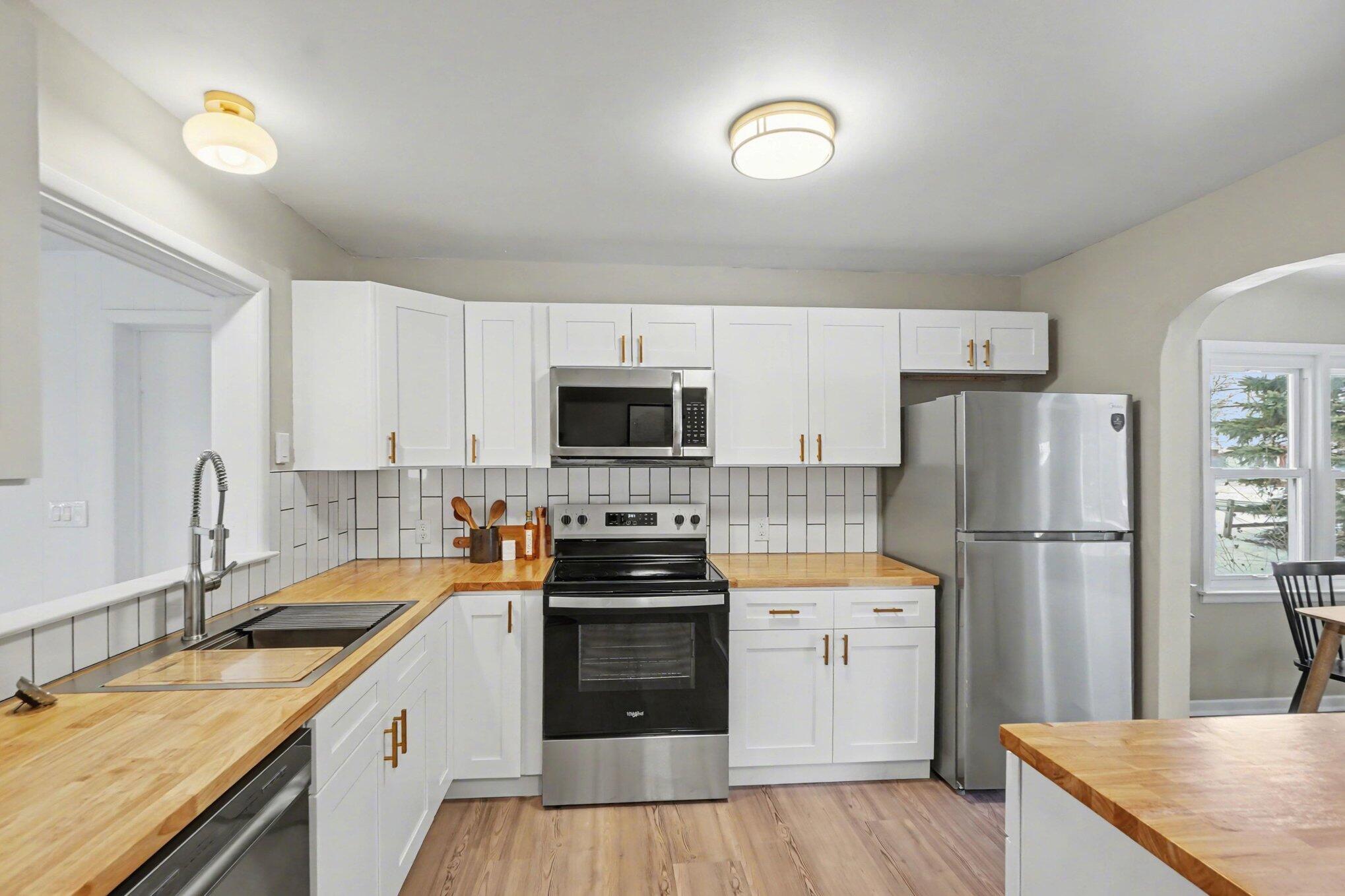 2967 Maple Grove Road Muskegon, MI 49441 - Photo 7 of 27 008_file_8074
