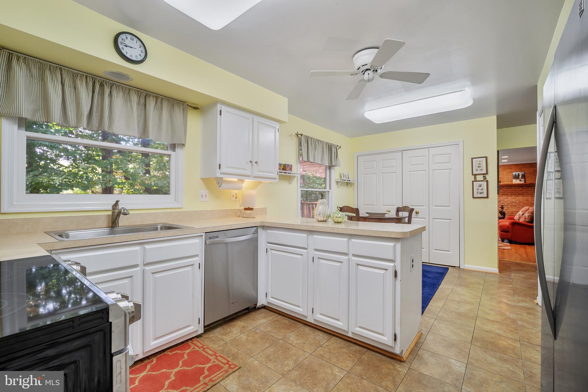 309 Opera Court Silver Spring, MD 20901 - Photo 14 of 49 Large eat in kitchen