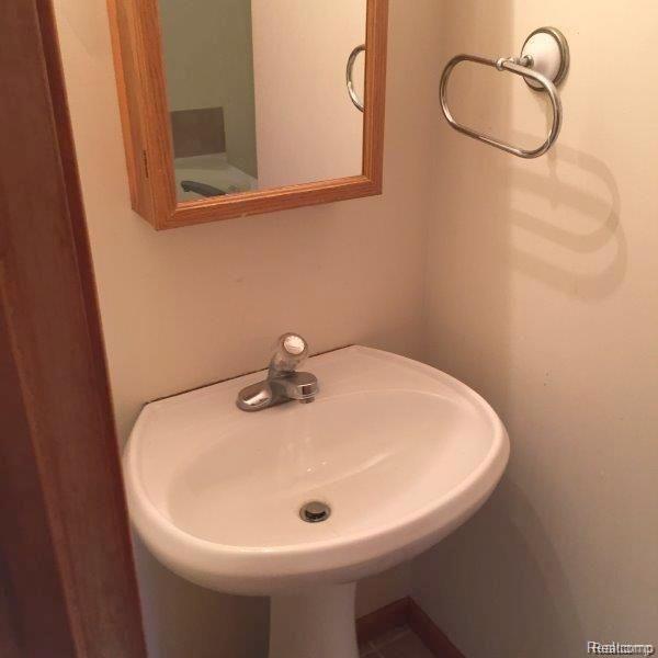 5662 Hinchey Road Howell, MI 48843 - Photo 9 of 23 9.jpg