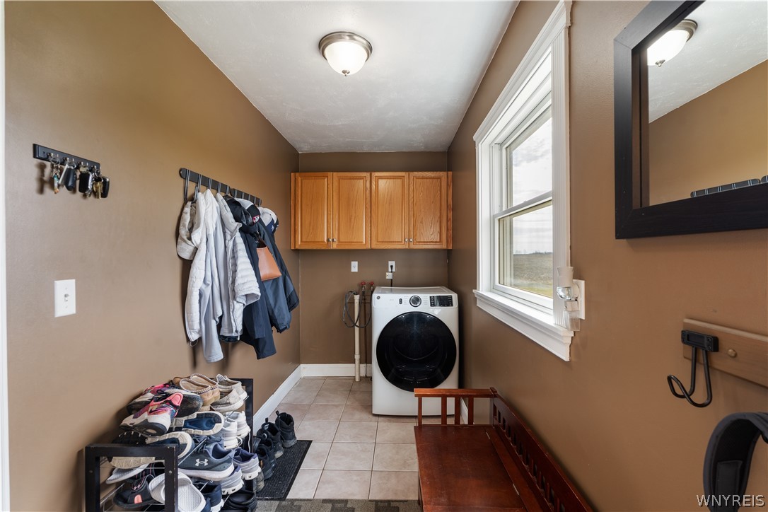 7586 State Route Perry, NY 14530 - Photo 14 of 50 Laundry/Mud Room