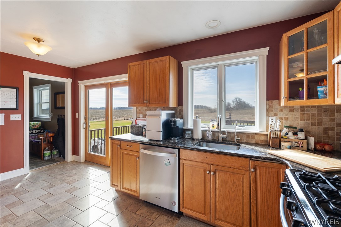 7586 State Route Perry, NY 14530 - Photo 20 of 50 Kitchen