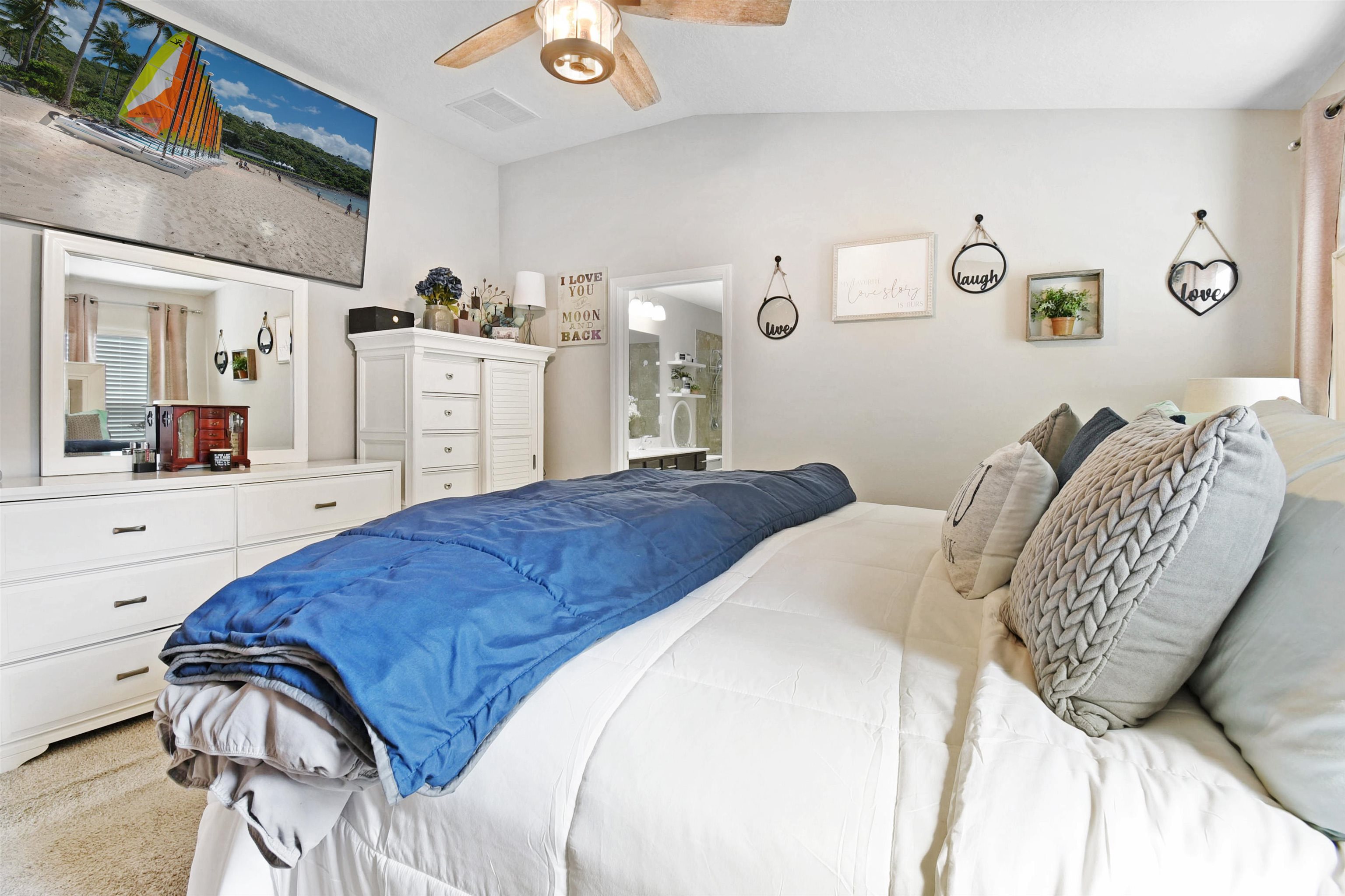 362 South Hamilton Springs Road St. Augustine, FL 32084 - Photo 20 of 37 a living room with furniture