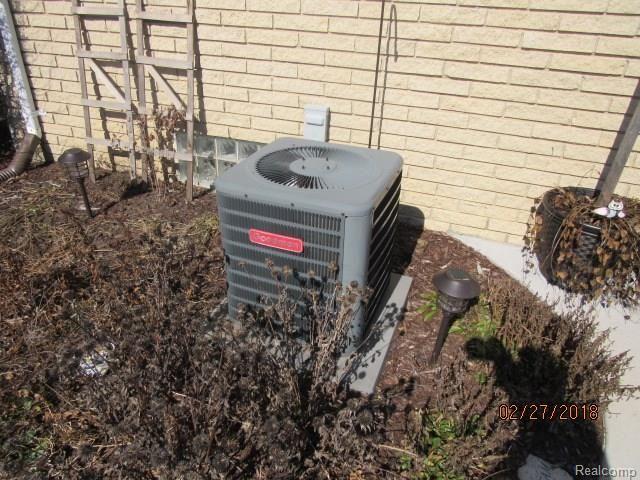 2096 Elmcrest Road Sterling Heights, MI 48310 - Photo 24 of 26 IMG_4047.JPG