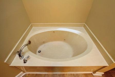 119 La View Road Hendersonville, TN 37075 - Photo 13 of 20 Large separate jacuzzi tub in the master bathroom.
