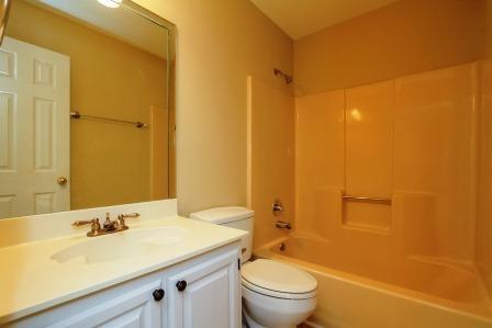119 La View Road Hendersonville, TN 37075 - Photo 19 of 20 Guest bathroom with shower/tub.