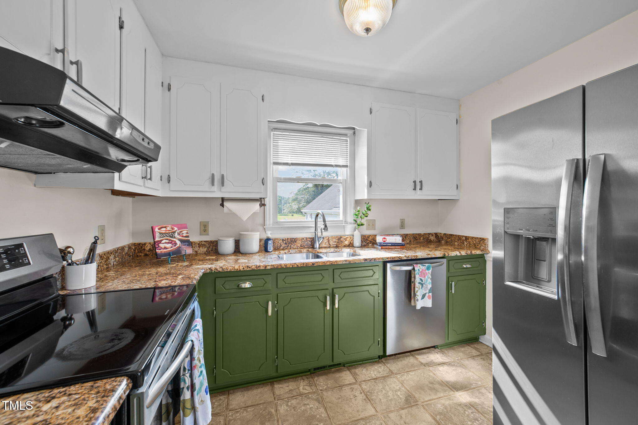 597 Corbett Road Clayton, NC 27520 - Photo 9 of 29 Kitchen
