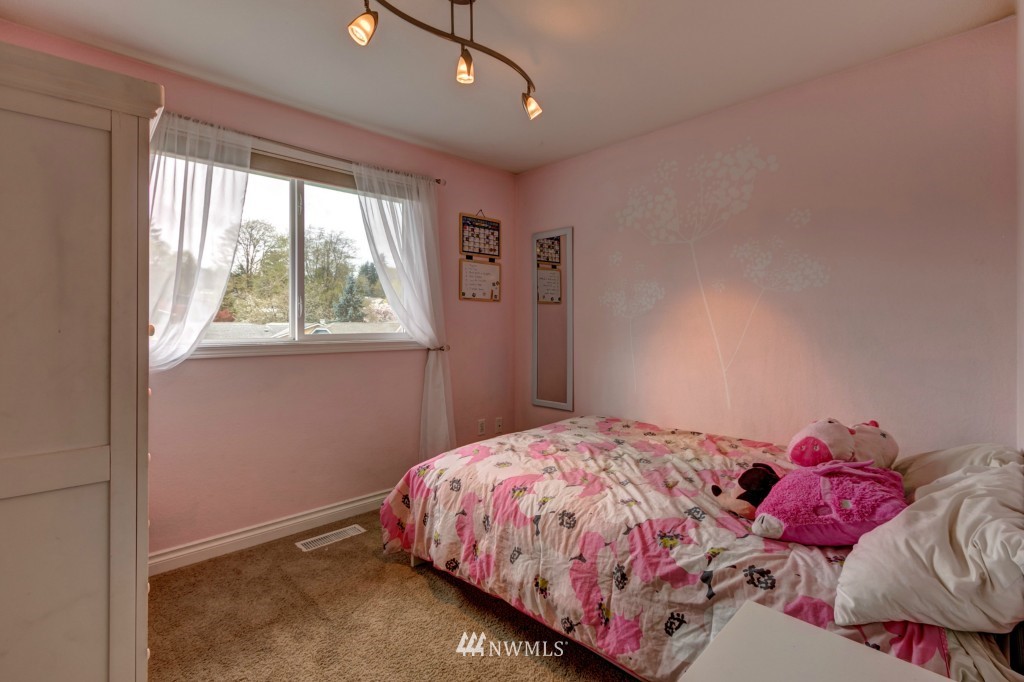 21616 7th Place West Bothell, WA 98021 - Photo 12 of 24