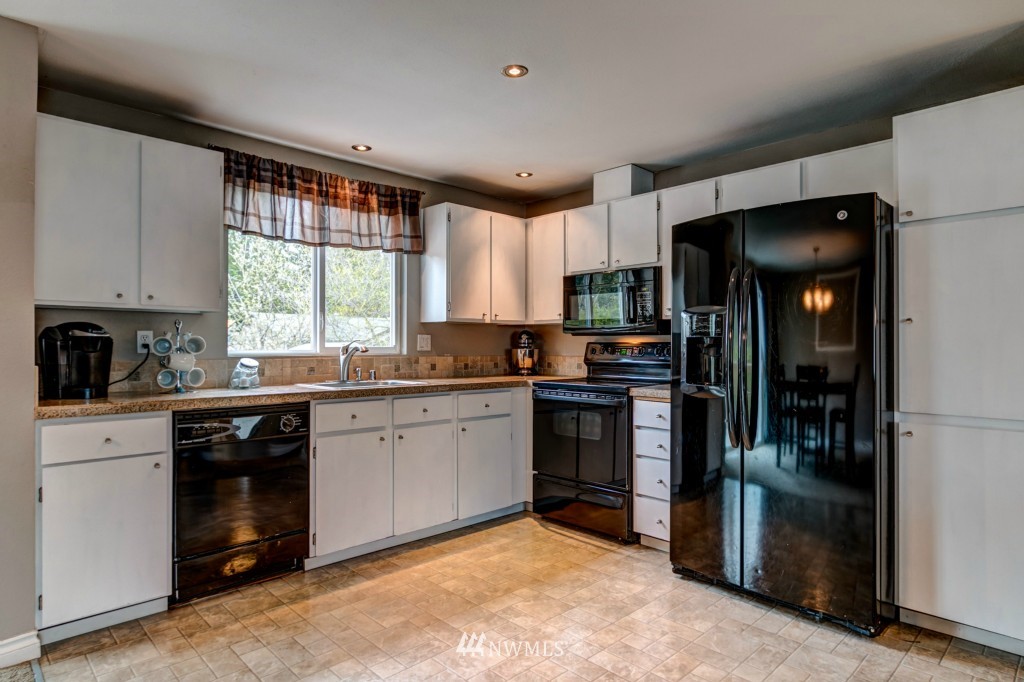 21616 7th Place West Bothell, WA 98021 - Photo 5 of 24