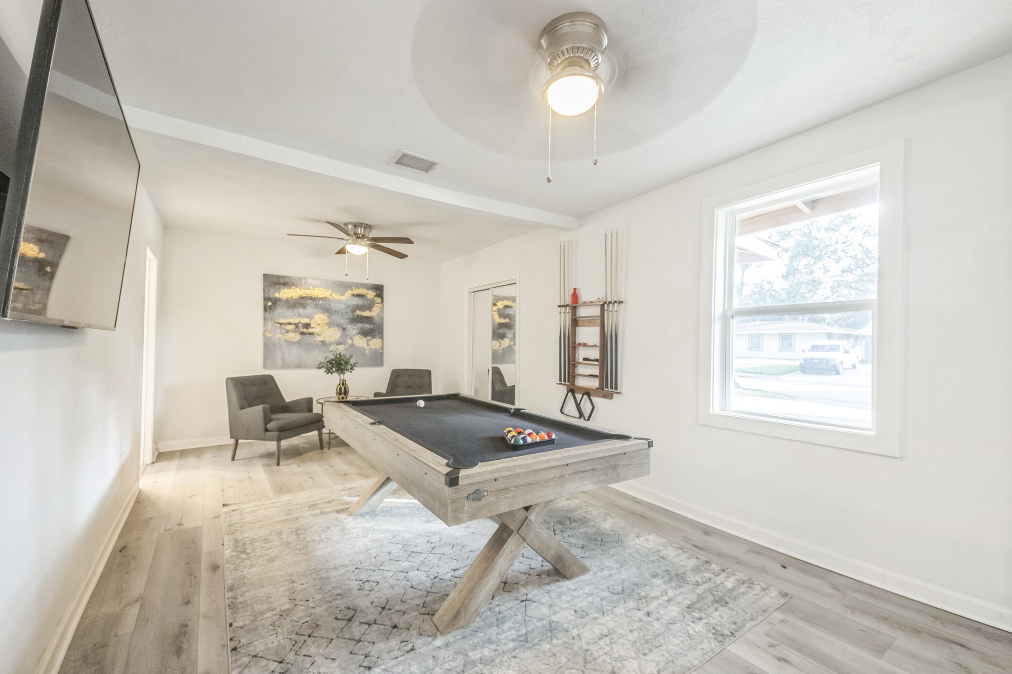 5236 Perry Street Houston, TX 77021 - Photo 2 of 12 a living room with furniture and a window