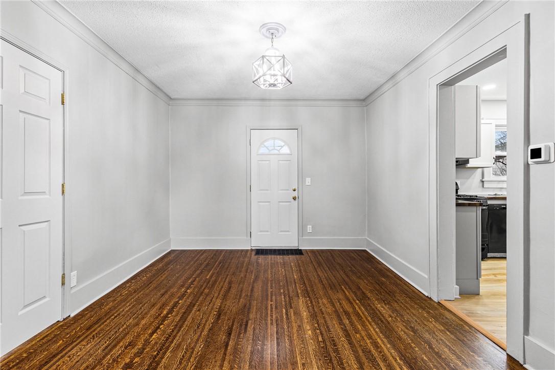 226 Barry Road Irondequoit, NY 14617 - Photo 13 of 40