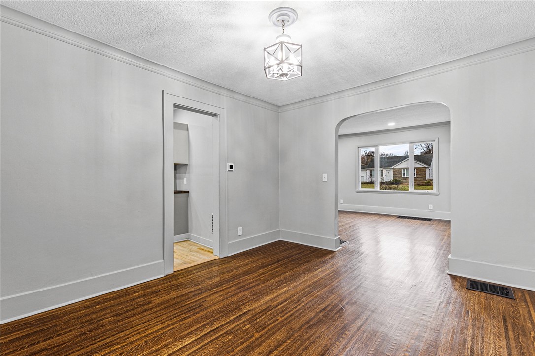 226 Barry Road Irondequoit, NY 14617 - Photo 14 of 40