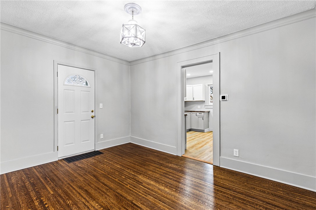 226 Barry Road Irondequoit, NY 14617 - Photo 15 of 40