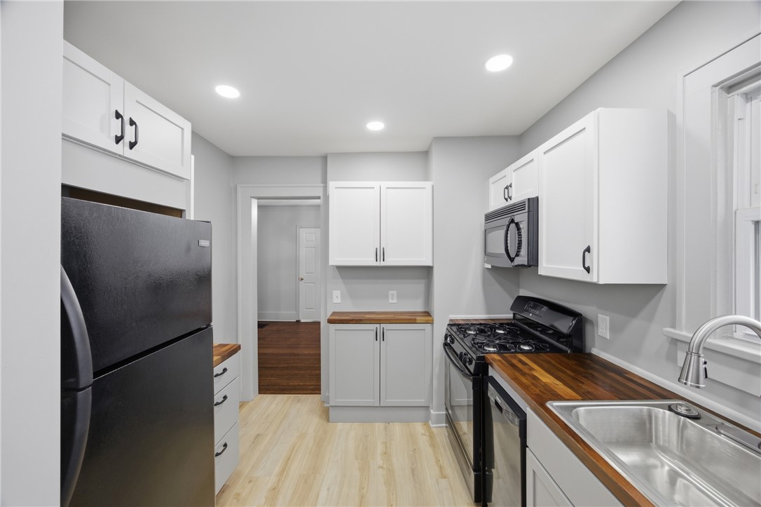 226 Barry Road Irondequoit, NY 14617 - Photo 19 of 40