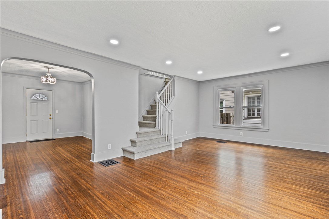 226 Barry Road Irondequoit, NY 14617 - Photo 7 of 40