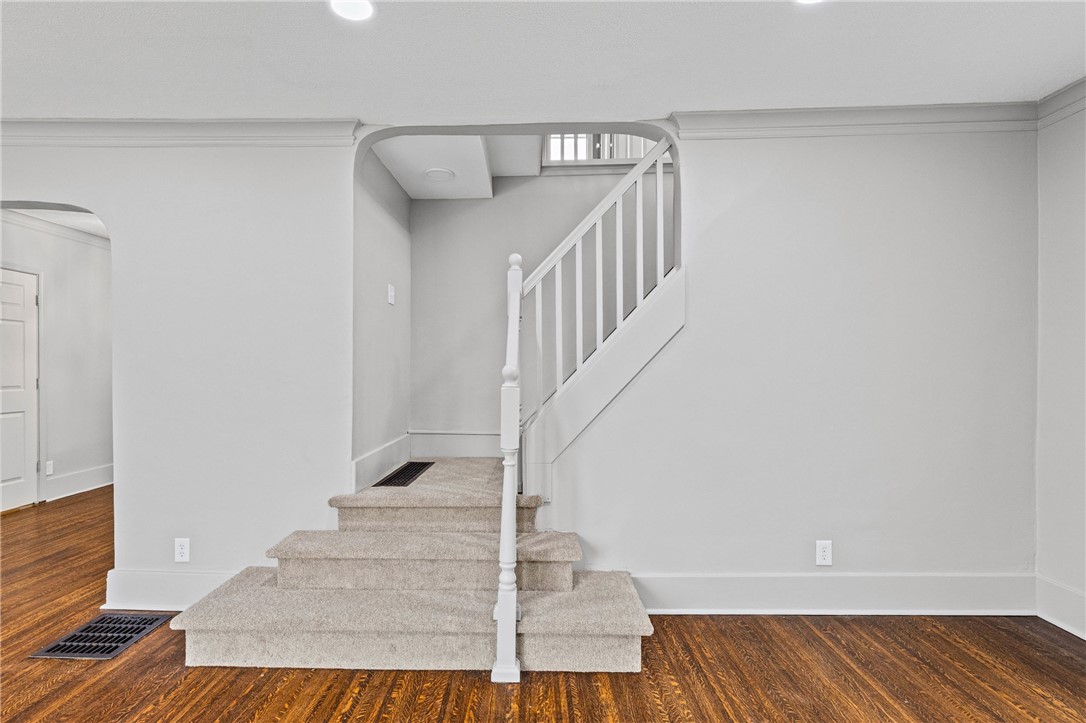 226 Barry Road Irondequoit, NY 14617 - Photo 10 of 40