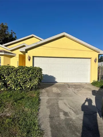$2,100 | 3049 Southeast 38th Avenue, Okeechobee, FL 34974