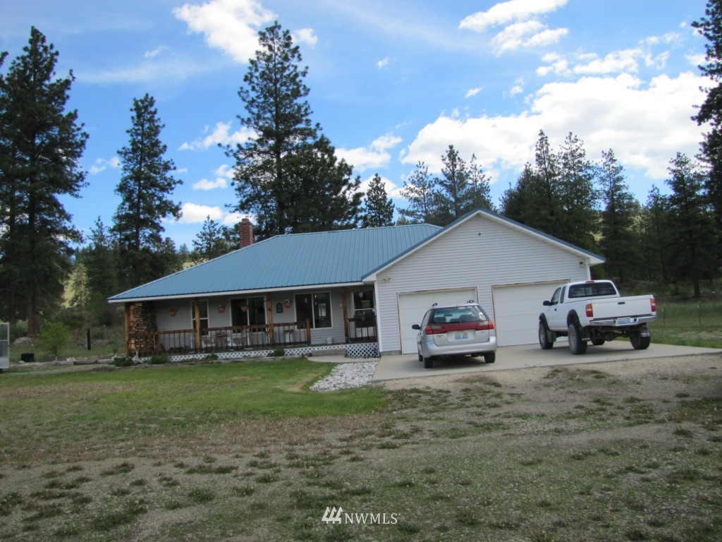 40 Main Road Tonasket, WA 98855 - Photo 3 of 25 a car parked in front of a house