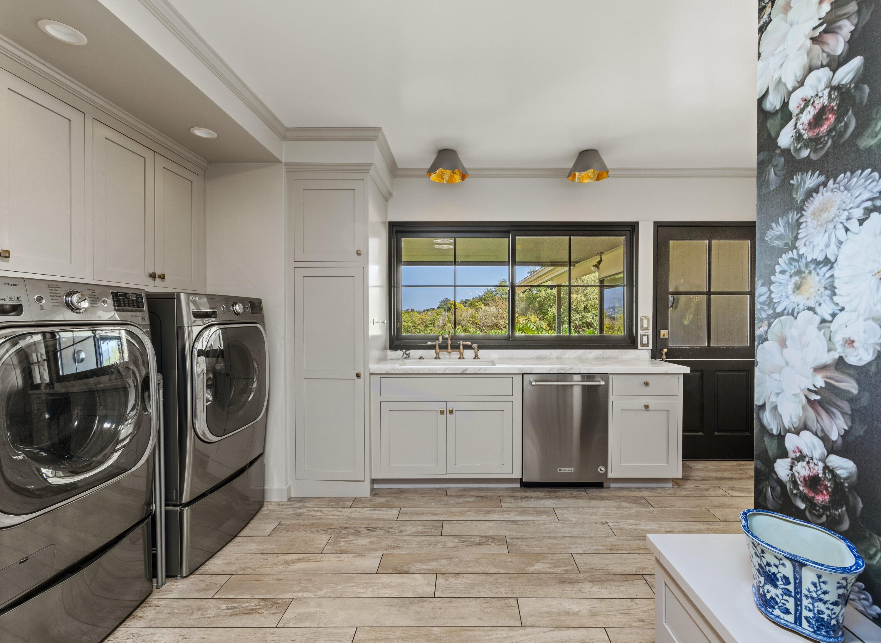 785 Carosam Road Santa Barbara, CA 93110 - Photo 39 of 46 a view of a washer and dryer in a kitchen
