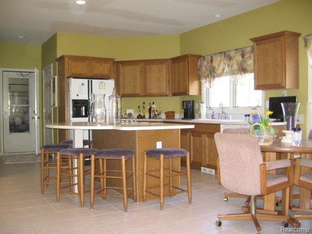 6451 Kennesaw Road Canton, MI 48187 - Photo 2 of 4 BEAUTIFUL LARGE KITCHEN