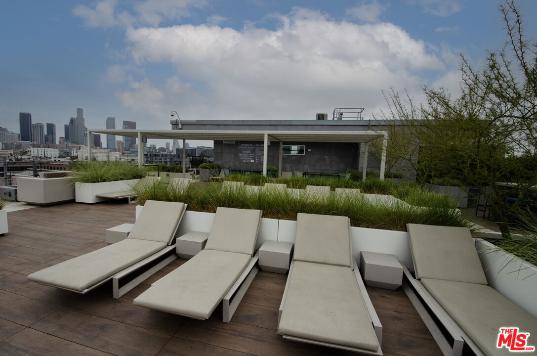 527 Molino Street, Unit 217 Los Angeles, CA 90013 - Photo 14 of 28 an outdoor sitting area with furniture and city view